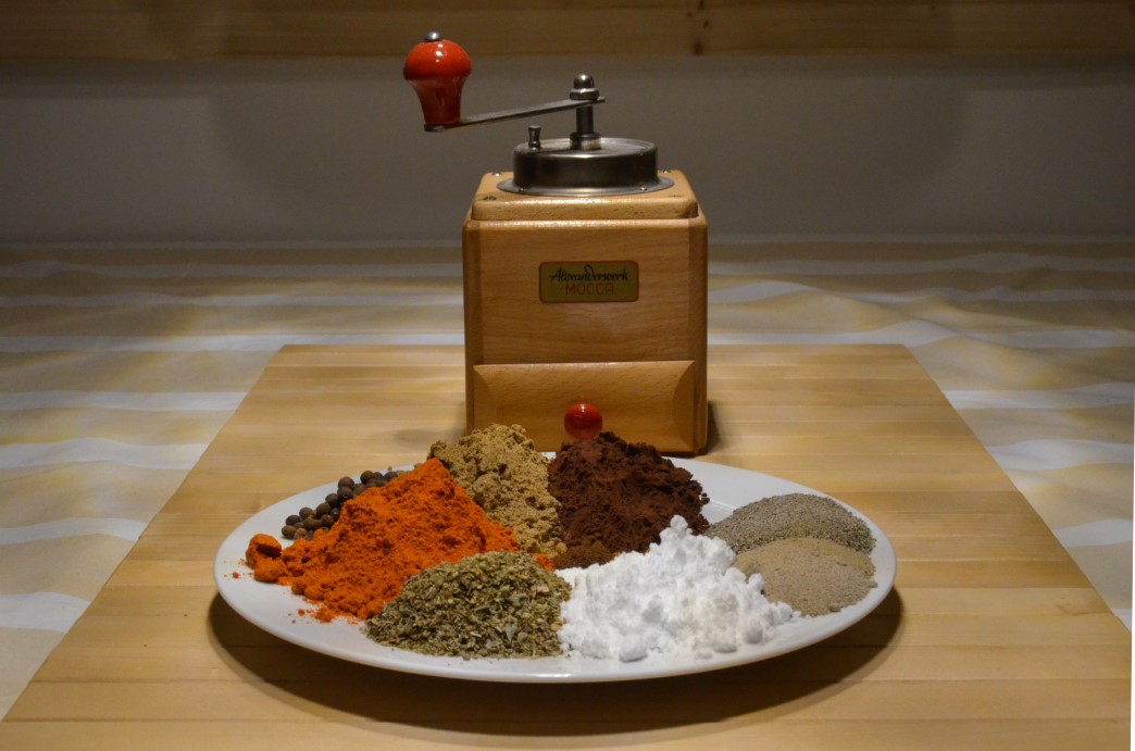 Einzelgewürze mit Mühle