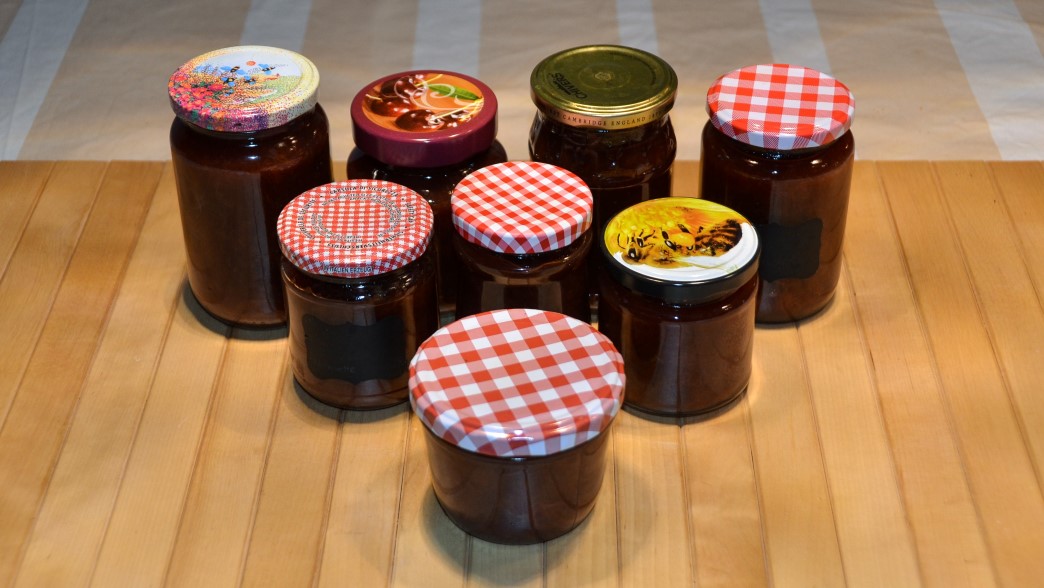 Pflaumenmus in Gläsern