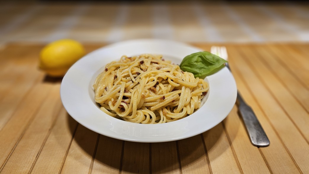 Zitronenpasta serviert