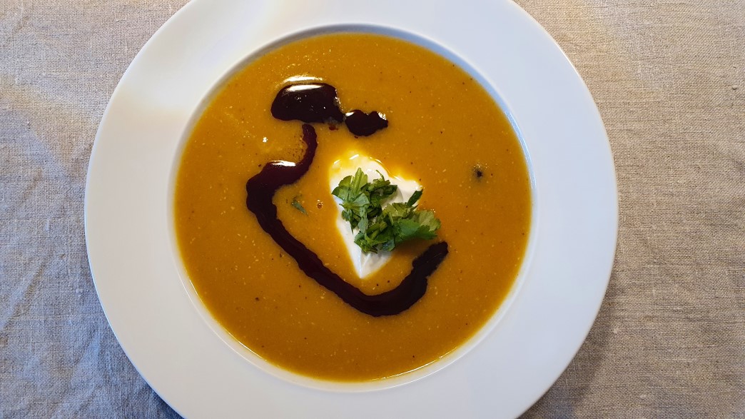 Teller rote Linsensuppe