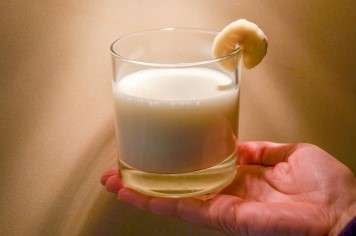 Bananen-Milchshake geshaked mit Deko