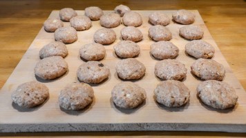 Bouletten bereit zum Braten