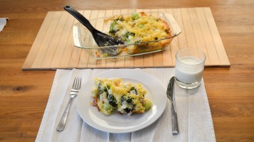 Brokkoliauflauf serviert