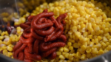 Mais und Tomatenmark