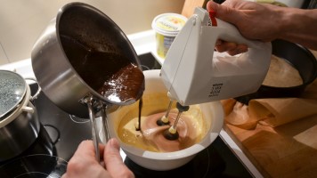 Anrühren des Teigs für den Boden