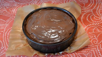 Torte fertig in Springform geschichtet