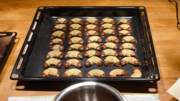 Kipferln mit Schokospitzen