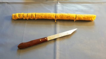 Teig rollen und einteilen