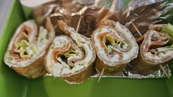 fertige Lachsröllchen