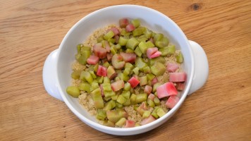 Rhabarber auf Streusel