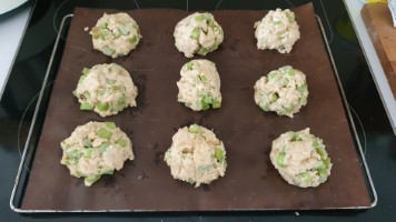 ungebackene Rhabarberballen