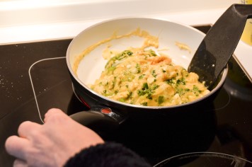 Rührei in der Pfanne