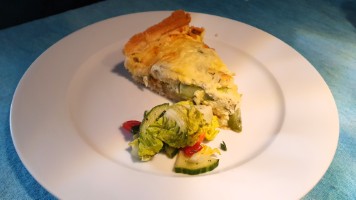 Pie mit Salat